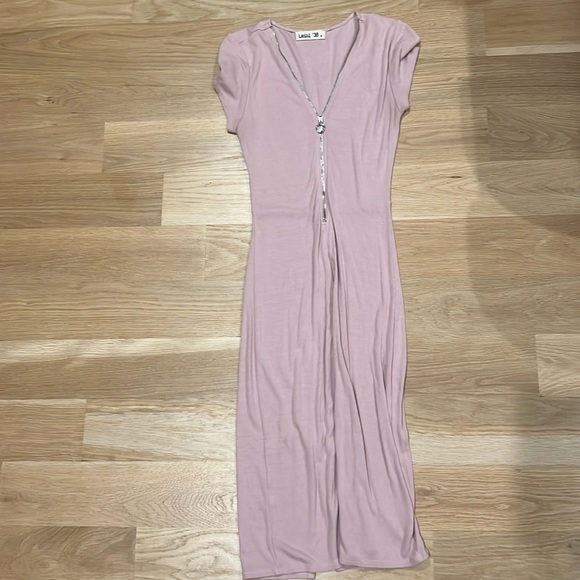 Light pink short sleeve dress with front silver zipper size medium - Picture 1 of 3